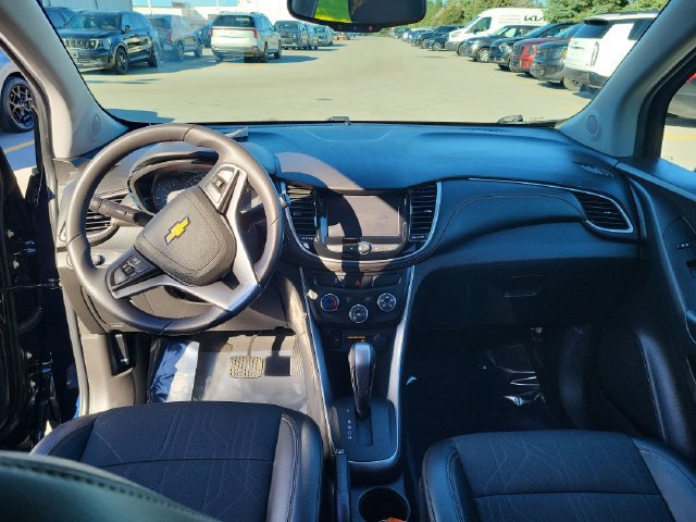 Used 2022 Chevrolet Trax LT w/ LT Convenience Package FWD image 17