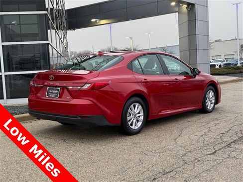 Used 2025 Toyota Camry LE image 3