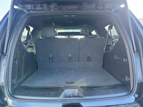Used 2022 Chevrolet Suburban LT w/ Luxury Package image 6