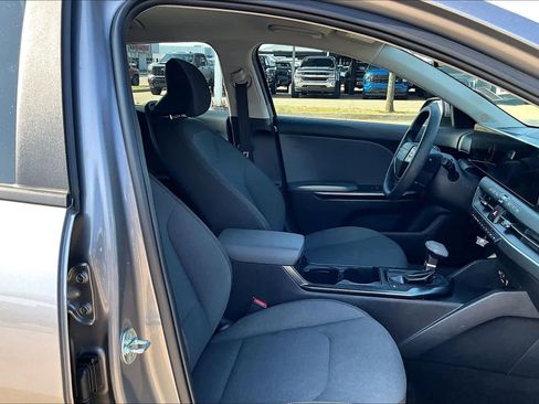 Used 2025 Kia K4 LXS image 6