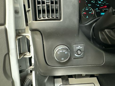 Used 2018 Chevrolet Express 2500 w/ Driver Convenience Package image 21