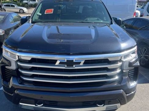 Used 2023 Chevrolet Silverado 1500 High Country w/ Technology Package AWD/4WD image 3