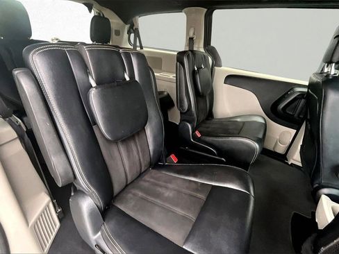 Used 2019 Dodge Grand Caravan SXT image 25