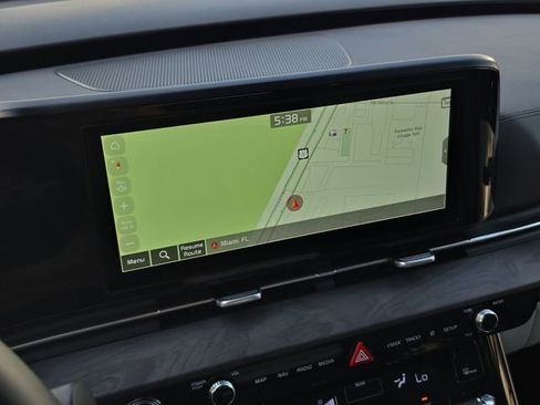 Used 2024 Kia Carnival EX FWD image 19