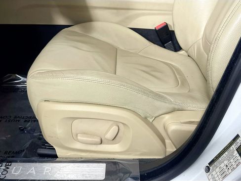 Used 2012 Jaguar XF image 22