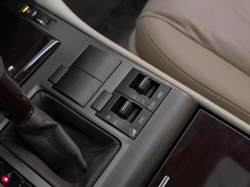 Used 2015 Lexus GX 460 Premium w/ Premium Package image 26