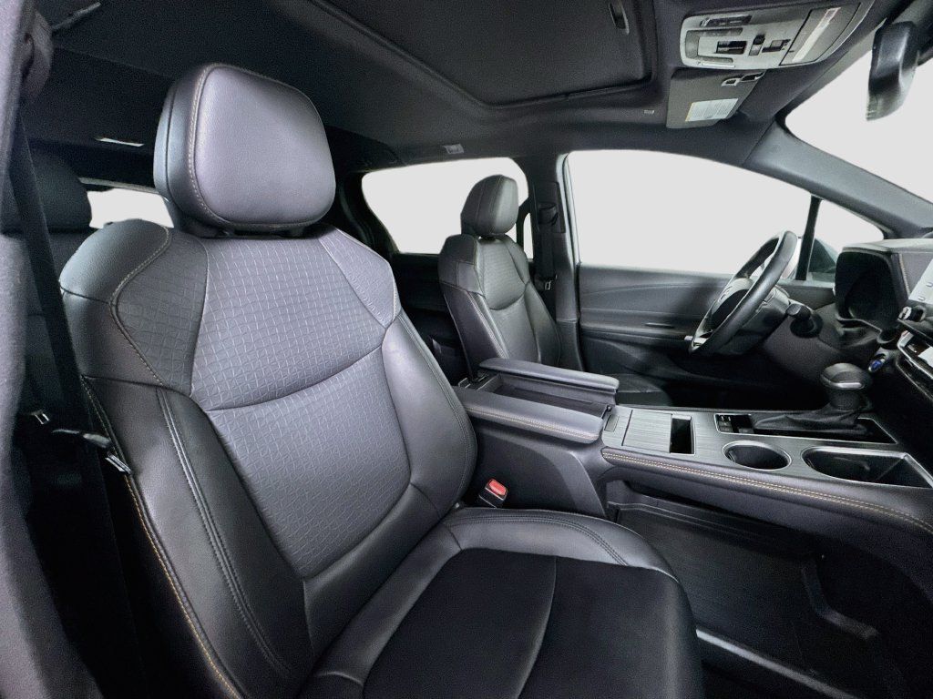 Used 2022 Toyota Sienna XLE Woodland Edition AWD/4WD image 31