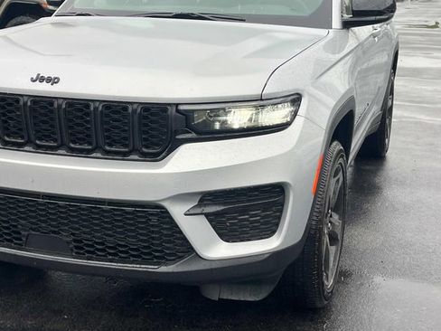 New 2025 Jeep Grand Cherokee Altitude AWD/4WD image 9