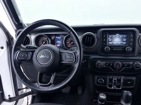 Used 2018 Jeep Wrangler Unlimited Sport S AWD/4WD image 3