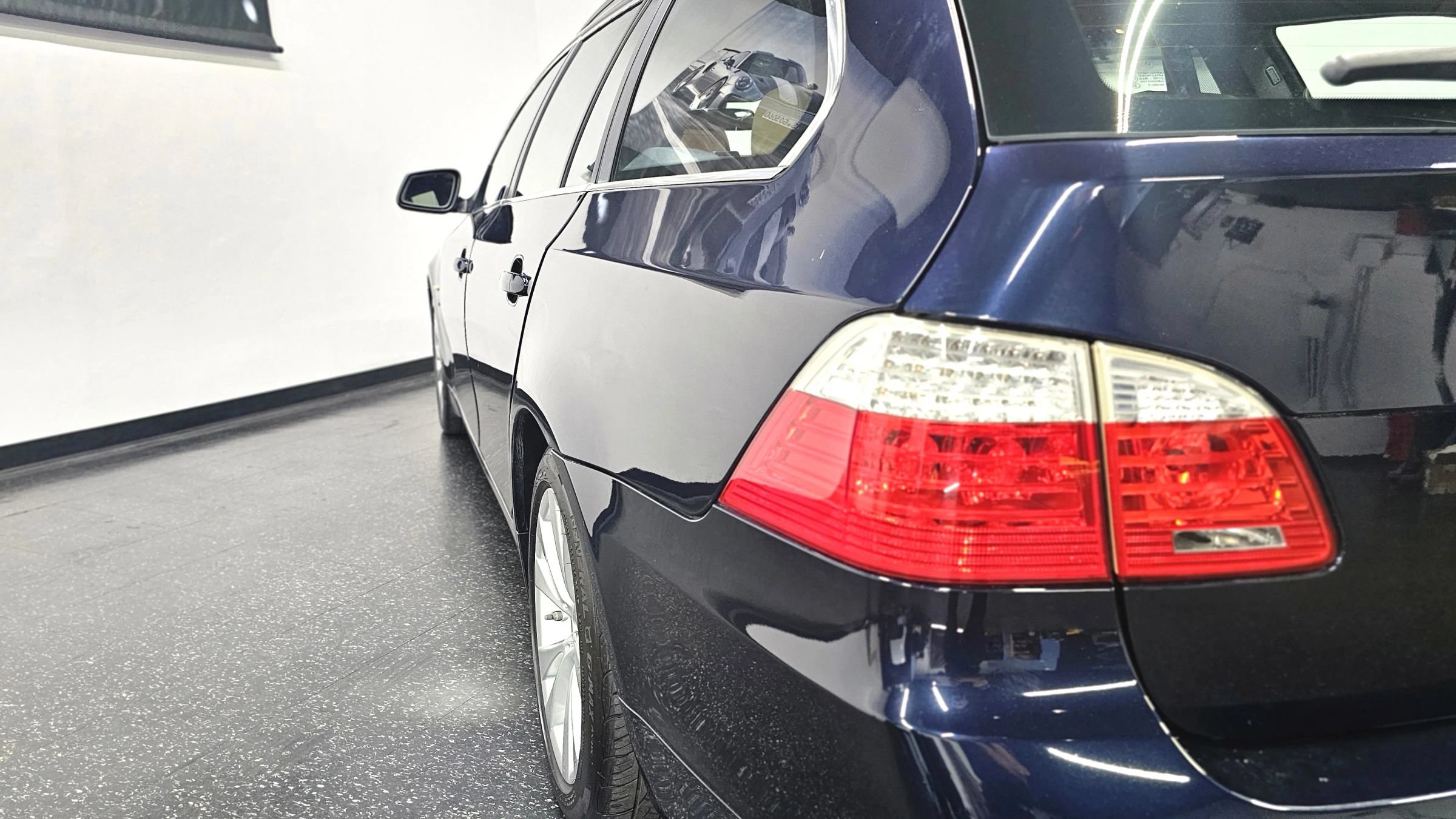 Used 2010 BMW 535i xDrive Wagon AWD/4WD image 26