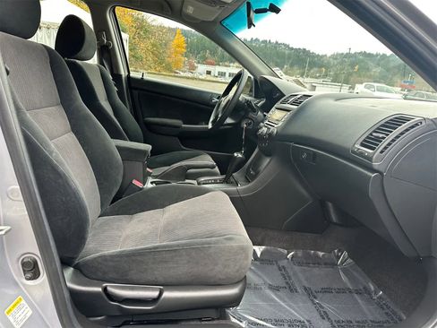 Used 2004 Honda Accord LX image 13