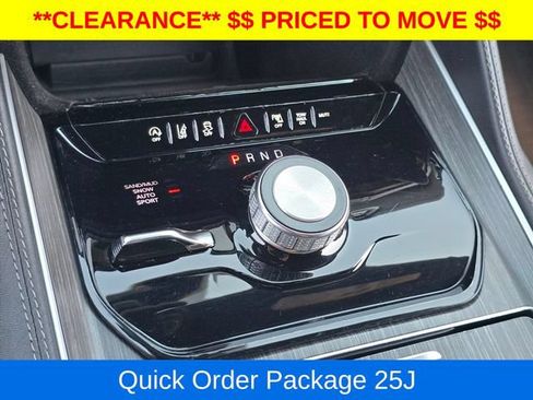 Used 2024 Jeep Wagoneer L Series II w/ Flexible Seating Group AWD/4WD image 26