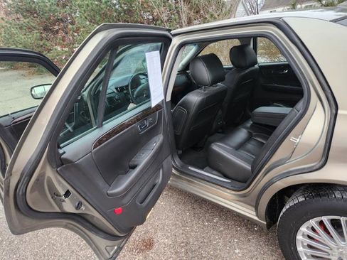 Used 2011 Cadillac DTS Luxury image 34