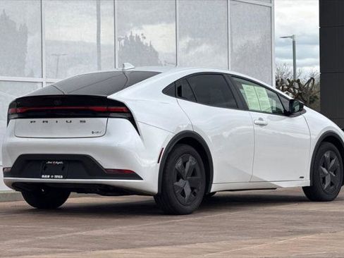 Certified 2025 Toyota Prius LE image 4