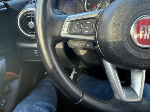 Used 2017 FIAT 124 Spider Lusso image 29