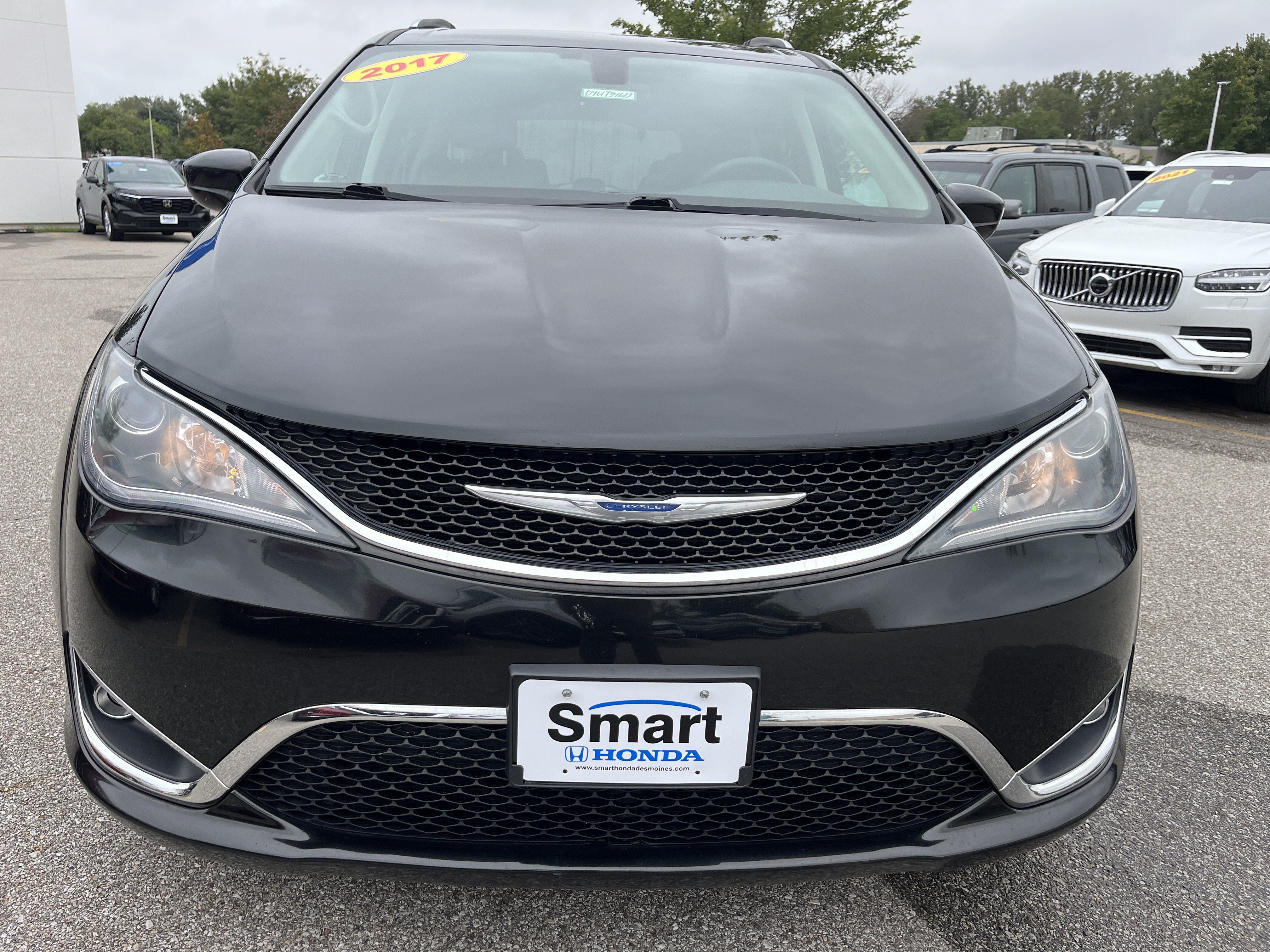 Used 2017 Chrysler Pacifica Touring-L Plus w/ Tire & Wheel Group FWD image 9