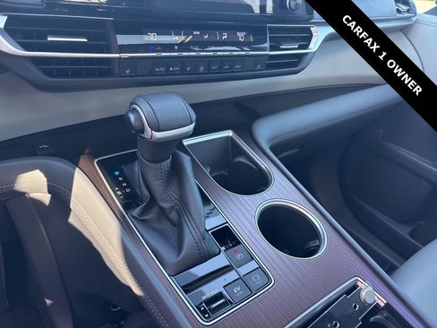 Used 2021 Toyota Sienna XLE image 8