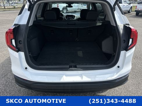 Used 2023 GMC Terrain SLE w/ Driver Convenience Package image 21