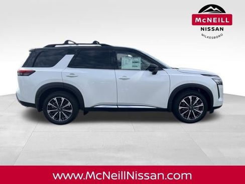 New 2026 Nissan Pathfinder Platinum image 8