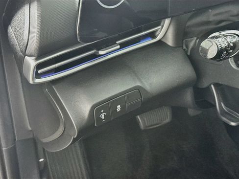 Used 2024 Hyundai Elantra SEL FWD image 7