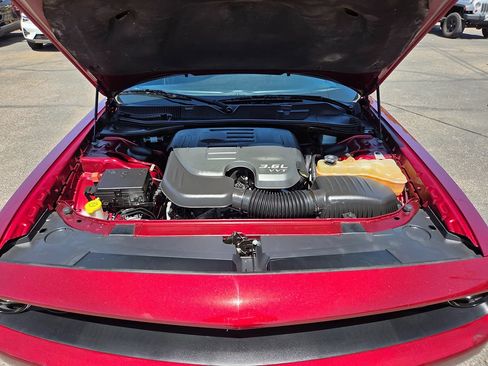 Used 2018 Dodge Challenger SXT Plus RWD image 42