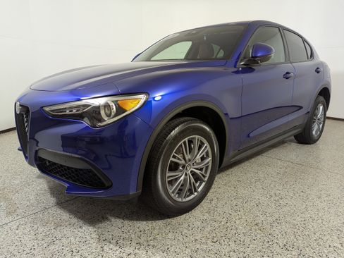 Used 2023 Alfa Romeo Stelvio Sprint image 3