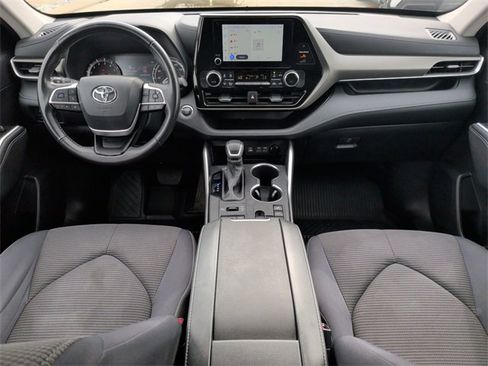 Certified 2023 Toyota Highlander LE image 26