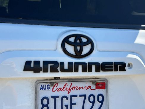 Used 2019 Toyota 4Runner SR5 AWD/4WD image 7