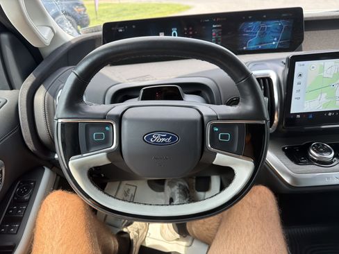 Used 2025 Ford Expedition Max Platinum w/ Driver's Package AWD/4WD image 18