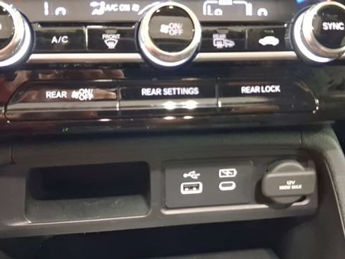 Used 2025 Honda Pilot Elite image 32