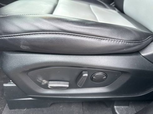 Used 2022 Ford Explorer XLT w/ Equipment Group 202A image 22