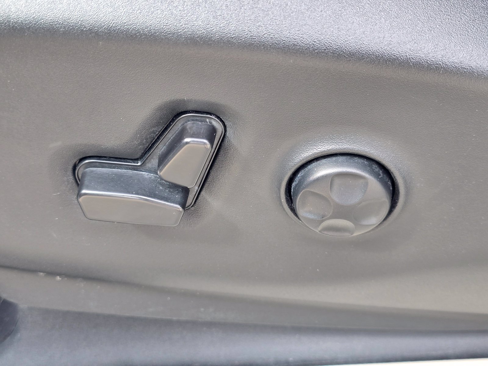 Used 2024 Chrysler Pacifica Limited FWD image 23