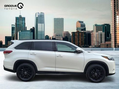 Used 2019 Toyota Highlander SE image 7
