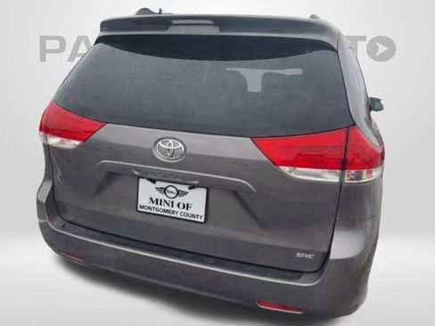 Used 2013 Toyota Sienna XLE image 41