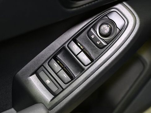 Used 2025 Subaru Crosstrek 2.0i Premium image 40