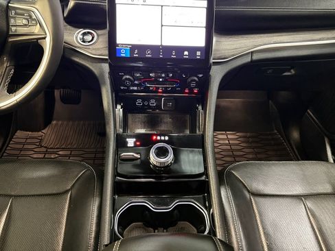 Used 2023 Jeep Grand Cherokee Limited w/ Luxury Tech Group II AWD/4WD image 17