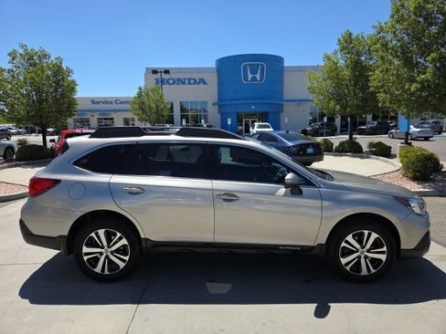Used 2018 Subaru Outback 3.6R Limited AWD/4WD image 4