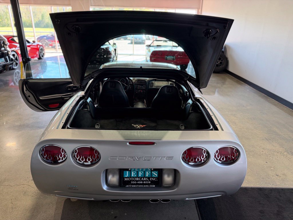 Used 2002 Chevrolet Corvette Coupe RWD image 15