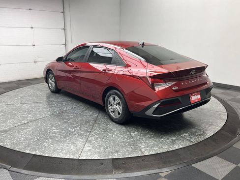 Used 2025 Hyundai Elantra SE FWD image 2