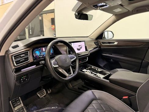 Used 2024 Volkswagen Atlas SEL Premium R-Line AWD/4WD image 11