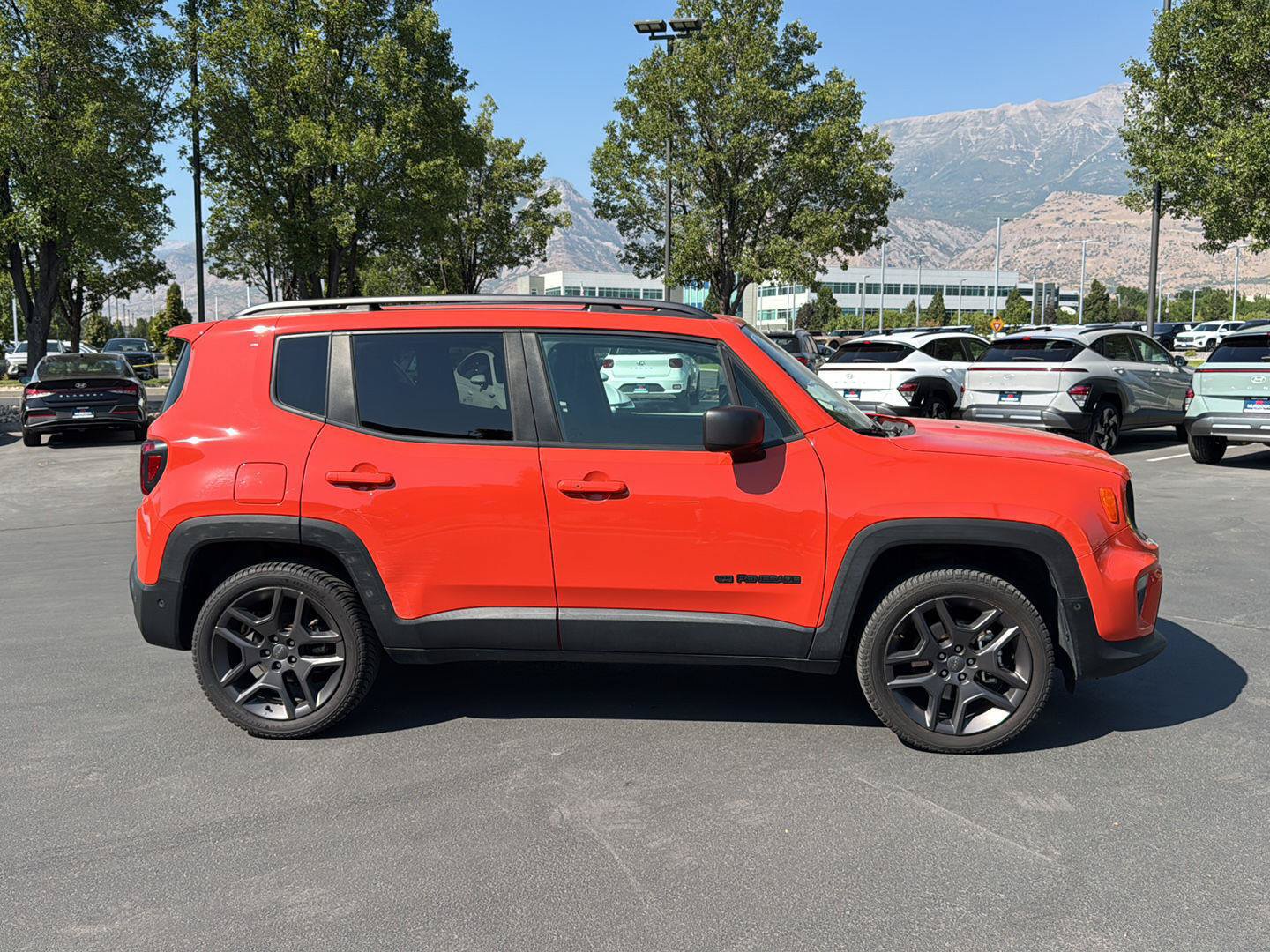 Used 2021 Jeep Renegade Latitude w/ Luxury Group II AWD/4WD image 15