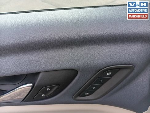 Used 2021 GMC Acadia Denali w/ Denali Ultimate Package AWD/4WD image 11