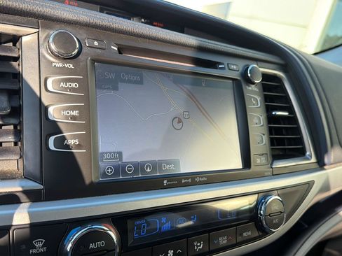 Used 2017 Toyota Highlander XLE FWD image 25