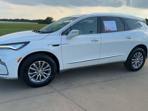 Used 2024 Buick Enclave Premium image 5
