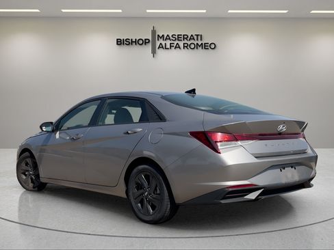 Used 2022 Hyundai Elantra SEL FWD image 4