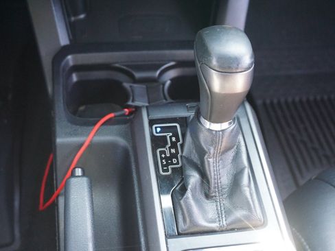 Used 2018 Toyota Tacoma TRD Off-Road AWD/4WD image 11