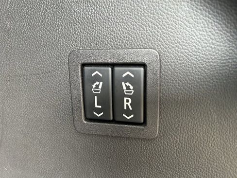 Used 2019 Buick Enclave Avenir w/ Avenir Technology Package image 3