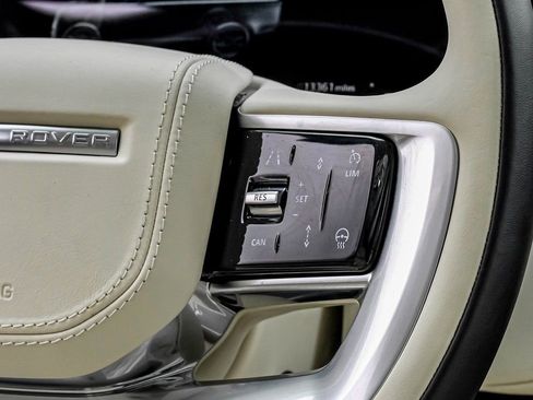 Used 2025 Land Rover Range Rover SE AWD/4WD image 18