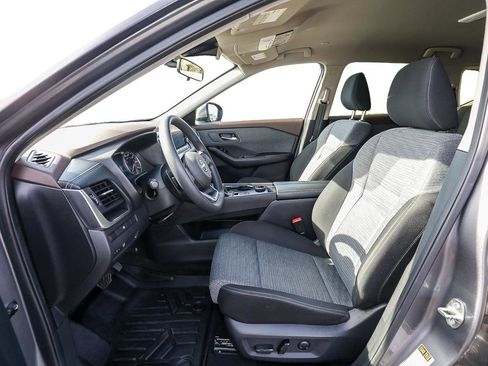 Used 2023 Nissan Rogue SV image 12