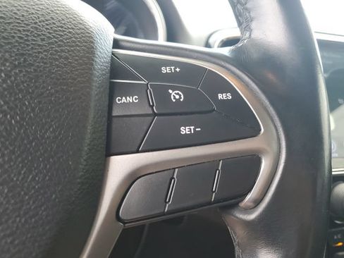 Used 2020 Jeep Grand Cherokee Laredo w/ 18" Wheel & 8.4" Radio Group AWD/4WD image 13
